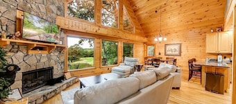 Ridge Top - Cozy Cabin on the 3rd Hole w/Hot Tub