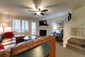 Smart TV, fireplace, books, offices