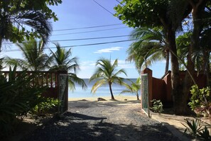 Exterior - Little Dolphin (Roatan)