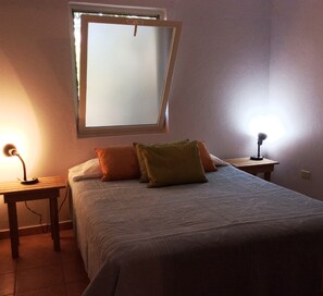 Apartment, 1 Queen Bed, Non Smoking | 1 bedroom, free WiFi, bed sheets - Little Dolphin (Roatan)