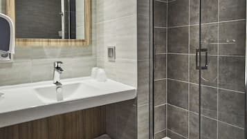 Shower, eco-friendly toiletries, towels