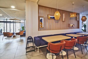 Kontinental frokost hver dag (EUR 8.90 per person)