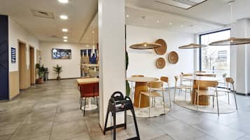 Daily continental breakfast (EUR 8.90 per person)