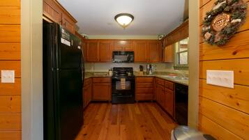 雪櫃、微波爐、焗爐、爐具