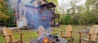 Down by the River on ihanteellinen perheesi loma paikalla, sijaitsee muutaman kilometrin etelÀÀn Alpine Helen, Ga