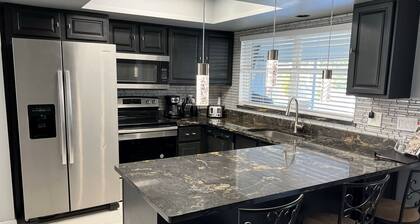 Stunning Contemporary Home in Beautiful "Floresta Pines" Port St Lucie!