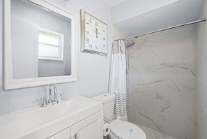 Combined shower/tub, towels, soap, toilet paper