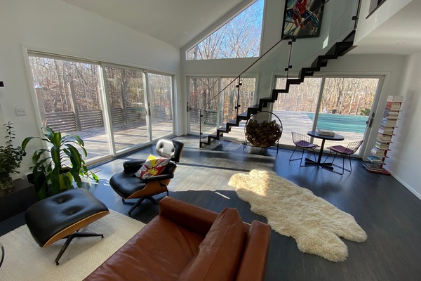 Smart TV, fireplace, DVD player, books