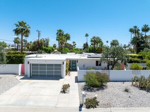 Exterior - Alexander on Bedford - Mid-Century Pool Resort (Palm Springs)