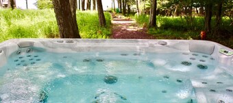 Lakefront Ski Chalet w/ year-round Hot Tub near Camelback
