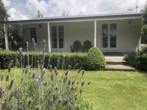 Gorgeous cottage set in spacious rural Hawkes Bay garden