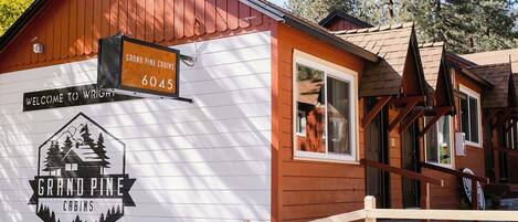 Vista frontal de la propiedad