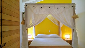 2 chambres, coffres-forts dans les chambres, fer et planche Ă repasser