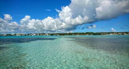 VILLA BLUE MANGO: 150 M FROM THE BEACH AND LAGOON