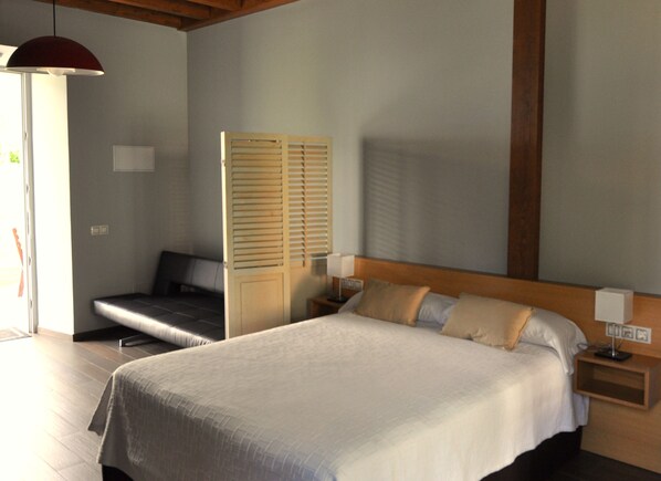 Free WiFi, bed sheets, wheelchair access