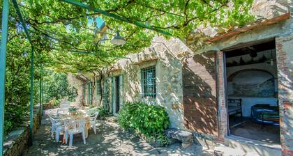 House with private pool and stunning panoramic views 20km from Pisa, Lucca, sea