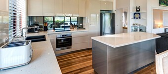 Heliconia 10 Hamilton Island - oceanviews, buggy and transfers