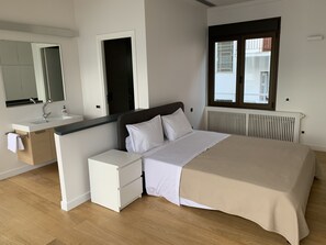 3 chambres, fer et planche à repasser, accès Internet, draps fournis