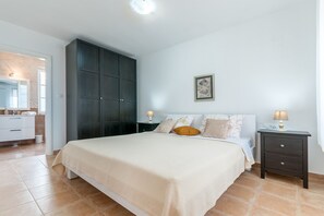 4 Schlafzimmer, Bügeleisen/Bügelbrett, kostenloses WLAN, Bettwäsche