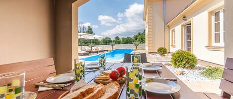 Outdoor dining