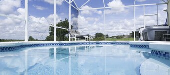 Orlando Executive Villa: 5 Bed Villa overlooking Highlands Reserve with Hot Tub