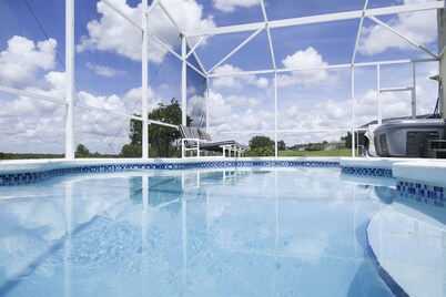 Orlando Executive Villa: 5 Bed Villa overlooking Highlands Reserve with Hot Tub