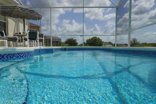 Orlando Executive Villa: 5 Bed Villa overlooking Highlands Reserve with Hot Tub