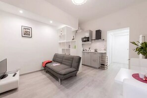 TV - Bianca The White House for 3 ☆ Porta Garibaldi Island (Milan)