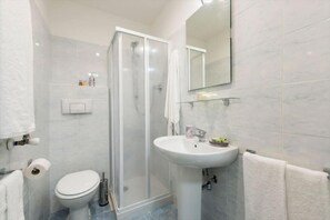 Een douche, een haardroger, een bidet