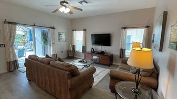 TV connectée, jeux vidéo, lecteur de DVD, baby-foot