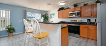 Villa with Private Pool, Games Room, Free Wifi and Lake View