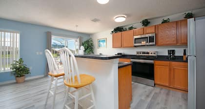 Villa with Private Pool, Games Room, Free Wifi and Lake View