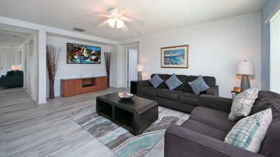 Villa with Private Pool, Games Room, Free Wifi and Lake View