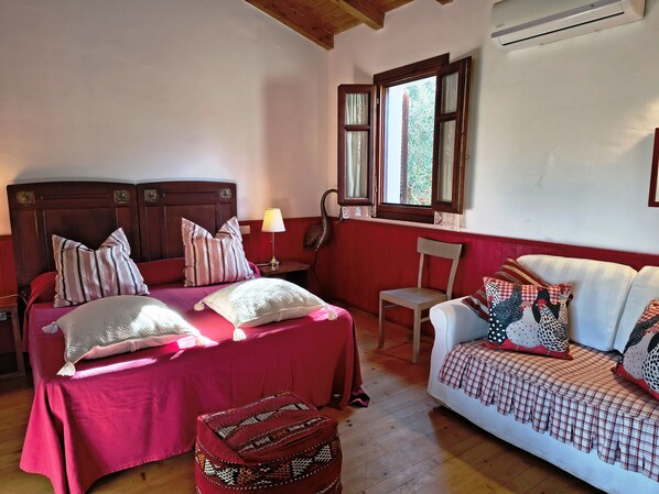 1 bedroom, desk, travel crib, free WiFi