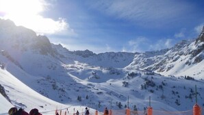A snowy mountain landscape with a clear sky. - Large apartment in the Hélios residence (Barèges)