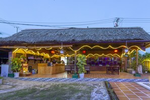 Breakfast, lunch, dinner served; local and international cuisine