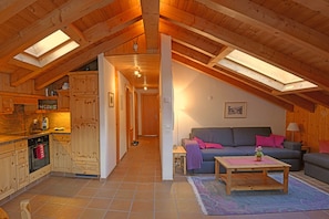 Smart TV, DVD player, books
