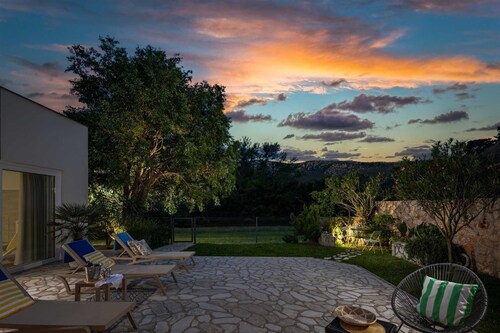 Villa Lake & Sea - with 4 bedrooms for 8 guests and an indoor pool by MyWaycation