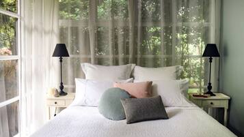 Rumah, Bebas Asap Rokok, pemandangan kebun | 3 kamar tidur dan didekorasi berbeda-beda