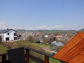 Property grounds - 3 star apartment, quiet area, beautiful view, basic supply in the village (Diemelsee)