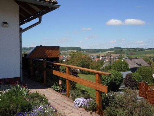 3 Sterne Ferienwohnung,ruhig gelegen,schöne Aussicht,Grundversorgung im Ort