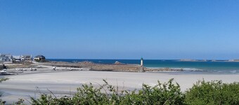 Character house with *** label in the heart of Léon and close to the sea.