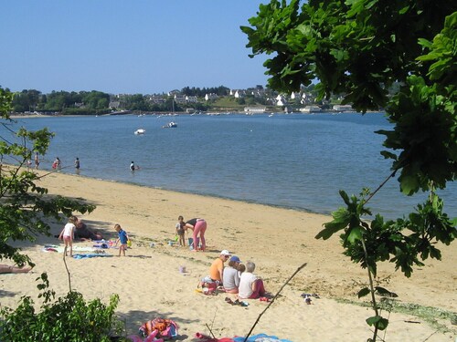 Character house with *** label in the heart of Léon and close to the sea.