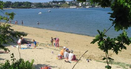 Character house with *** label in the heart of Léon and close to the sea.
