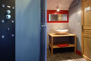 Combined shower/bathtub, hair dryer