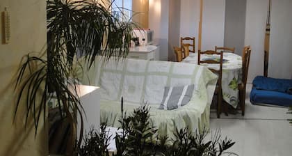 TrÚs agréable suite totalement indépendante avec sa salle de bains privative
