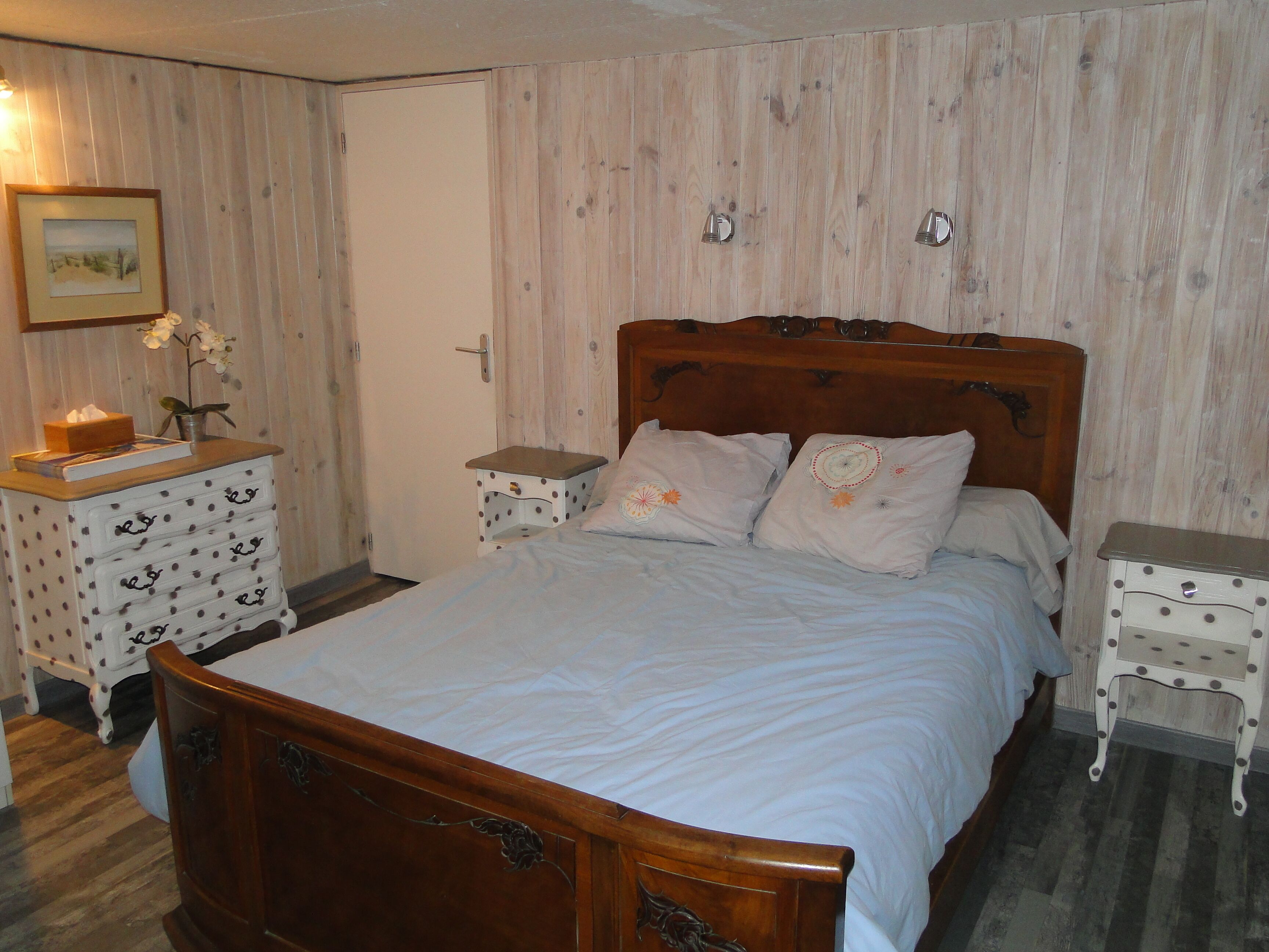 1 bedroom, desk, free WiFi, bed sheets