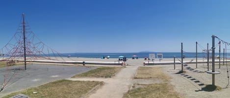 Am Strand, Liegestühle, Strandtücher
