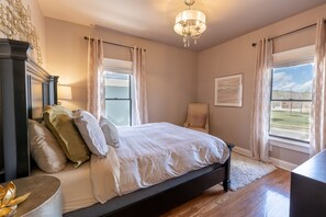 3 bedrooms, desk, iron/ironing board, WiFi
