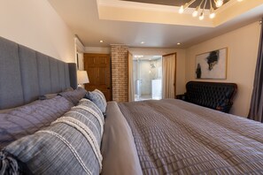 3 bedrooms, desk, iron/ironing board, WiFi